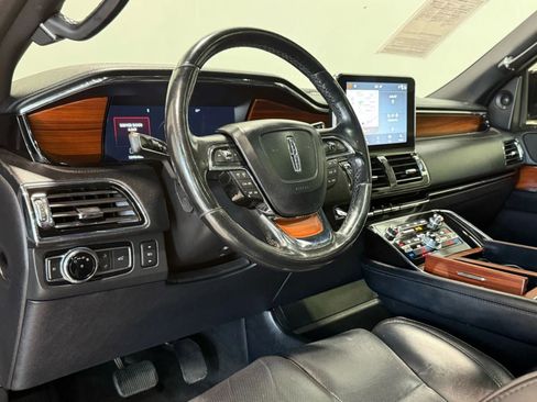 Used 2018 Lincoln Navigator Select image 13