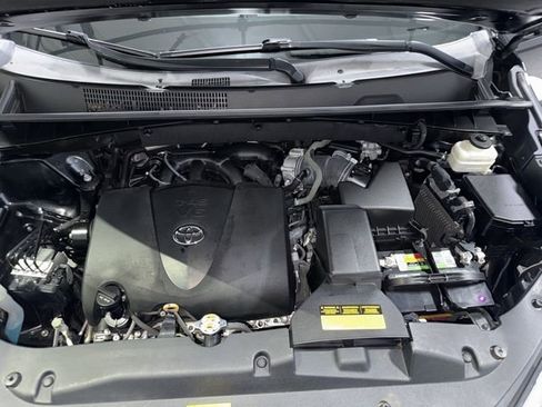 Used 2019 Toyota Highlander XLE FWD image 9