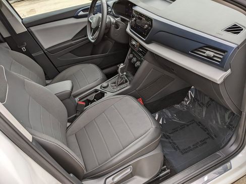 Certified 2023 Volkswagen Taos SE w/ Panoramic Sunroof Package AWD/4WD image 22