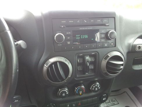 Used 2017 Jeep Wrangler Unlimited Sport AWD/4WD image 15