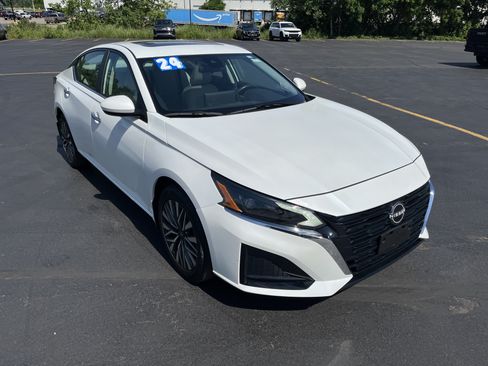 Used 2024 Nissan Altima 2.5 SV w/ SV Premium Package AWD/4WD image 8