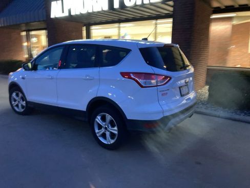 Used 2015 Ford Escape SE image 4