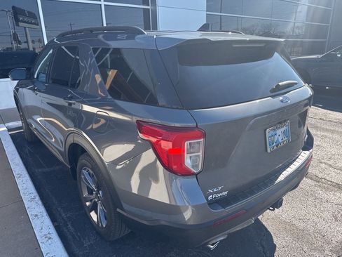 Used 2024 Ford Explorer XLT w/ Equipment Group 202A image 4