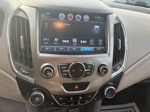 Used 2018 Chevrolet Cruze Premier image 16