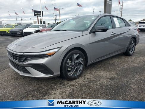 Certified 2025 Hyundai Elantra Sport FWD image 1