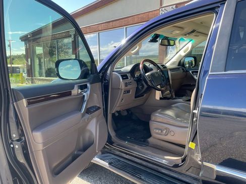 Used 2018 Lexus GX 460 Premium AWD/4WD image 9