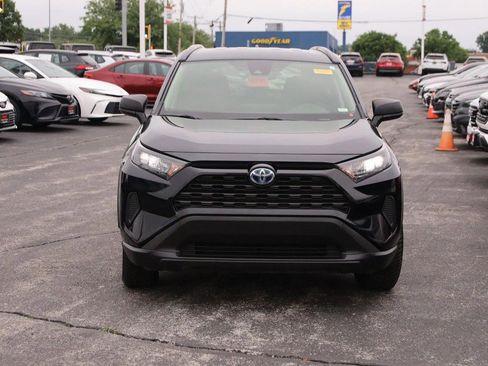 Used 2022 Toyota RAV4 LE AWD/4WD image 4
