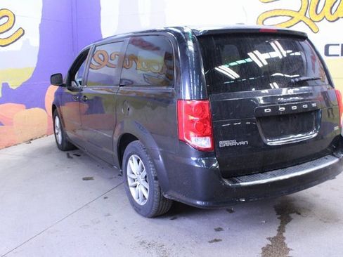 Used 2016 Dodge Grand Caravan SE image 6