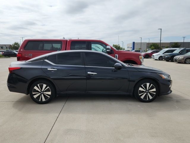 Used 2022 Nissan Altima 2.5 SV AWD/4WD image 2
