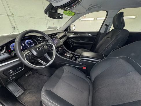 Used 2023 Jeep Grand Cherokee Laredo w/ Luxury Tech Group I AWD/4WD image 14