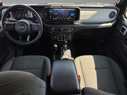 Used 2024 Jeep Wrangler Unlimited image 8