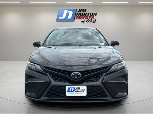 Used 2023 Toyota Camry SE FWD image 2