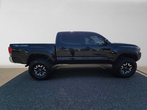 Used 2017 Toyota Tacoma TRD Off-Road w/ Tow Package (A/T) AWD/4WD image 2
