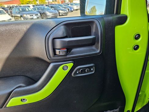 Used 2012 Jeep Wrangler Sahara w/ Connectivity Group AWD/4WD image 14