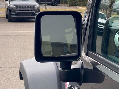 Used 2017 Jeep Wrangler Unlimited Rubicon image 14