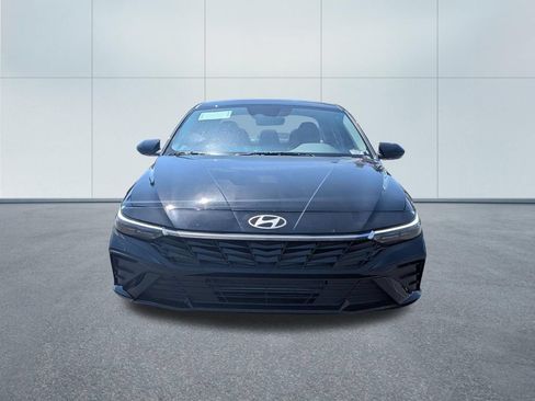 New 2026 Hyundai Elantra SE FWD image 2
