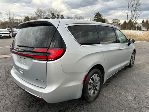 Certified 2023 Chrysler Pacifica Touring-L FWD image 13