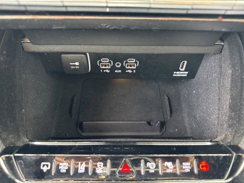 Used 2022 Jeep Grand Wagoneer Series II image 55