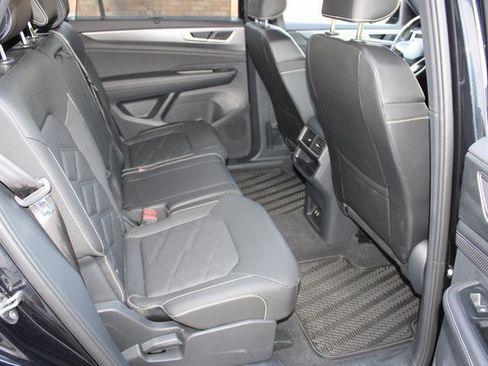 Used 2025 Volkswagen Atlas Cross Sport SE image 18