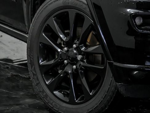 Used 2018 Jeep Grand Cherokee Altitude image 3