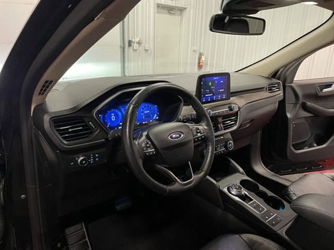 Used 2020 Ford Escape Titanium image 36
