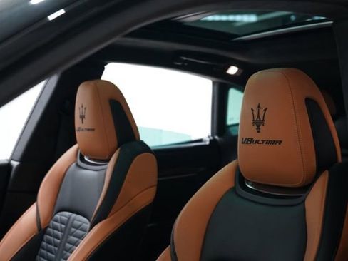 Used 2024 Maserati Levante Trofeo AWD/4WD image 32