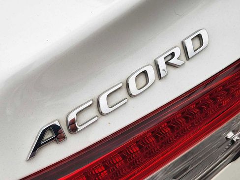 Used 2018 Honda Accord LX image 12