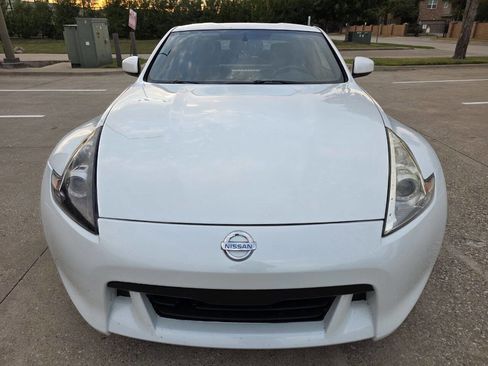 Used 2011 Nissan 370Z Touring image 3