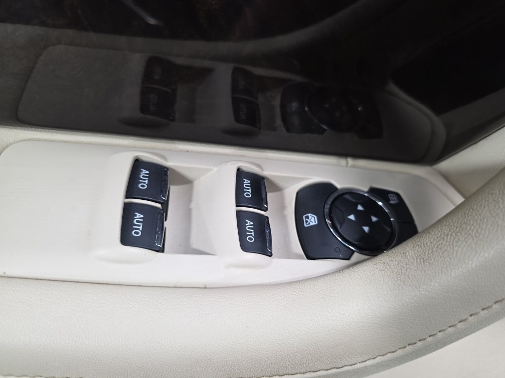 Used 2015 Lincoln MKS AWD w/ Equipment Group 101A image 26
