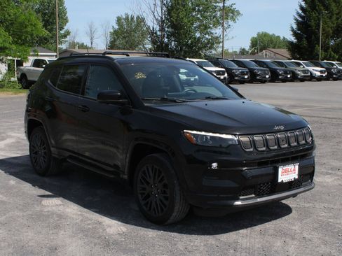 Used 2022 Jeep Compass High Altitude AWD/4WD image 3