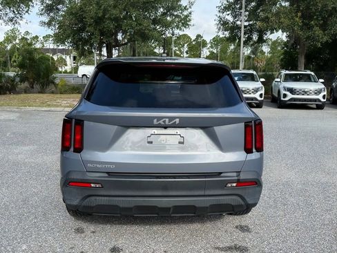 Used 2023 Kia Sorento LX FWD image 13