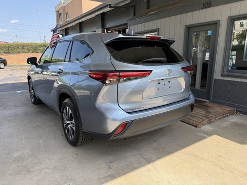 Used 2021 Toyota Highlander XLE FWD image 7
