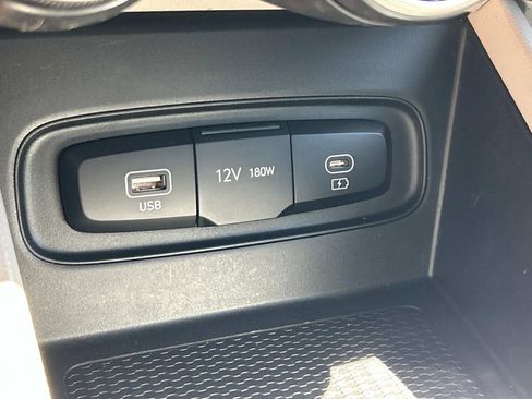 Used 2025 Hyundai Venue SEL FWD image 28