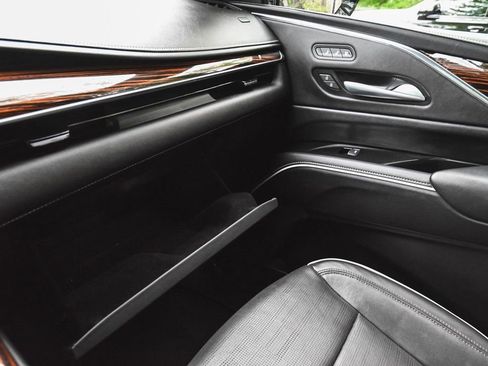 Used 2023 Cadillac Escalade Premium Luxury image 16