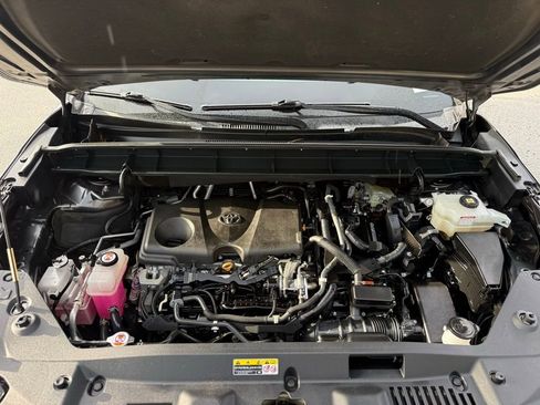 Used 2020 Toyota Highlander XLE image 10