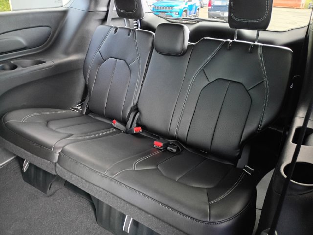 New 2027 Chrysler Pacifica Select FWD image 20