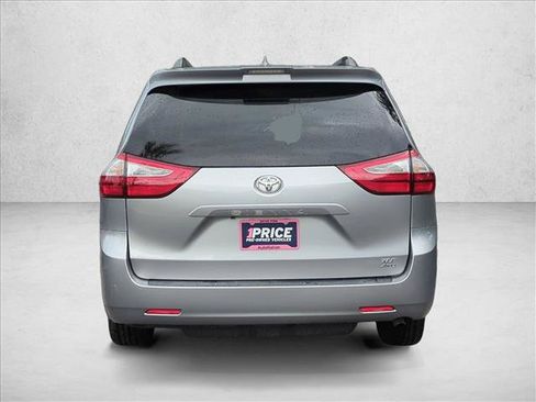 Used 2018 Toyota Sienna XLE AWD/4WD image 6