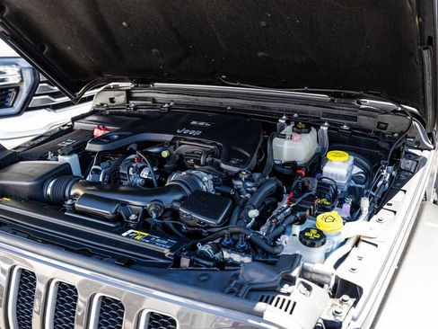 Used 2021 Jeep Wrangler Unlimited Sahara AWD/4WD image 20
