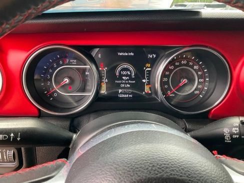 Used 2018 Jeep Wrangler Unlimited Rubicon w/ LED Lighting Group AWD/4WD image 8