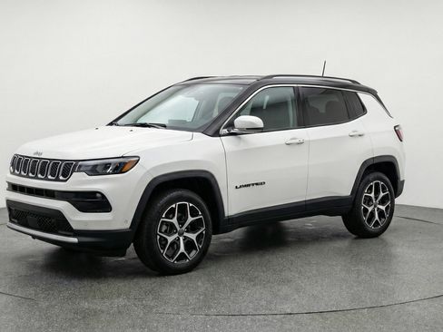 Used 2025 Jeep Compass Limited image 3
