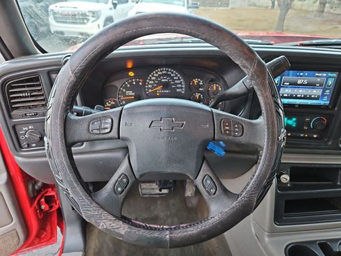 Used 2006 Chevrolet Silverado 2500 LT w/ Onstar Plus Package image 18