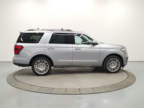 Used 2024 Ford Expedition Limited image 8