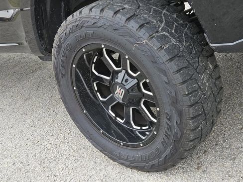 Used 2022 Ford F350 Platinum w/ FX4 Off-Road Package AWD/4WD image 10
