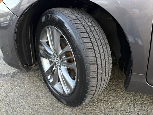 Used 2016 Toyota Camry SE w/ Moonroof Package image 30