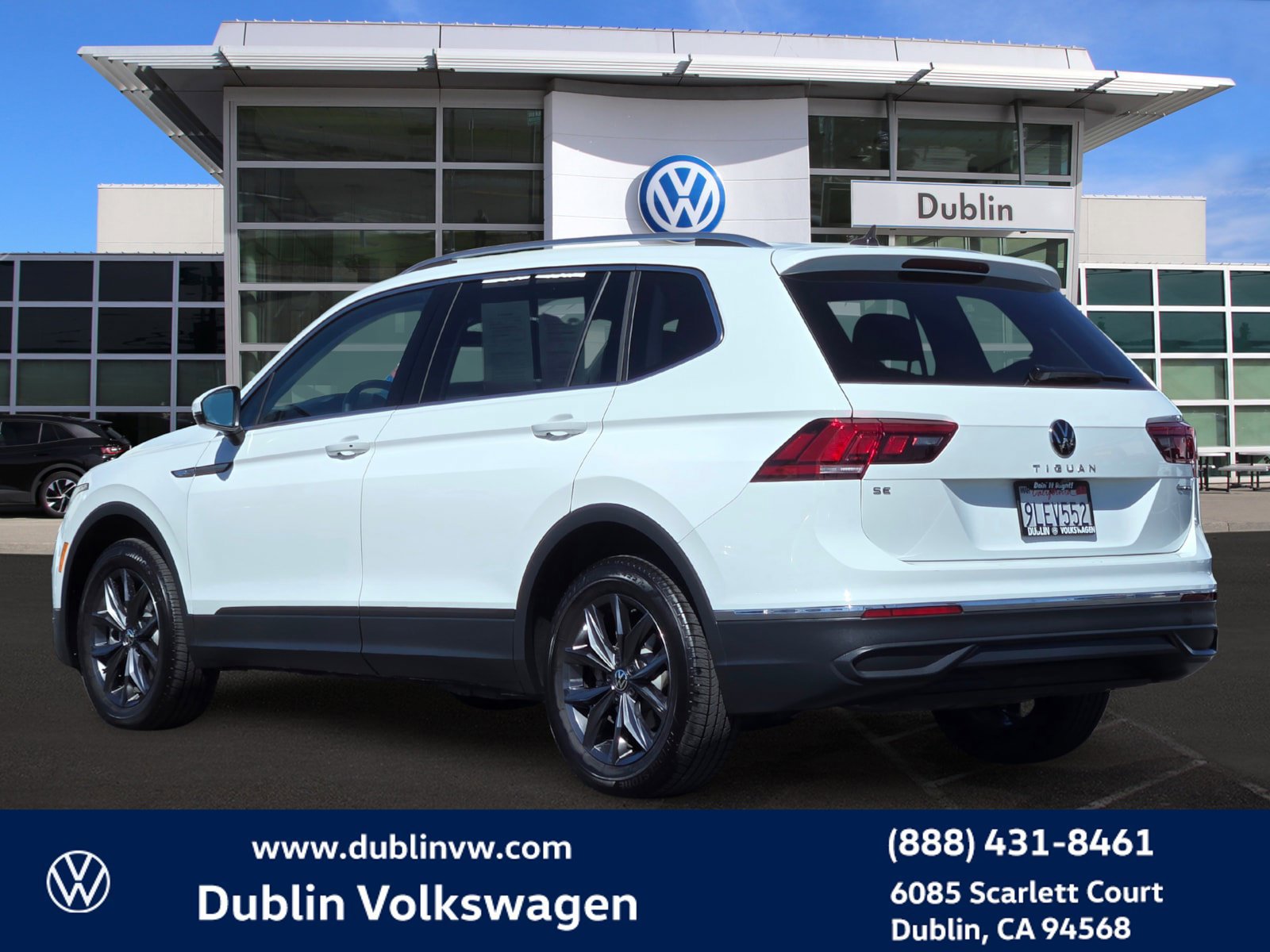 Certified 2024 Volkswagen Tiguan SE w/ Panoramic Sunroof Package AWD/4WD image 6