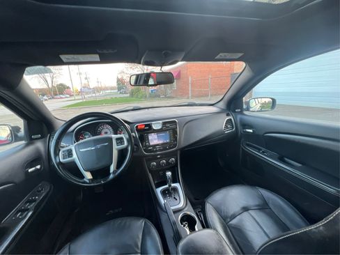 Used 2011 Chrysler 200 Limited FWD image 28