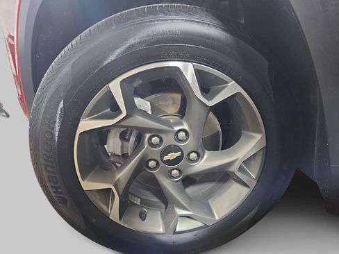 Used 2024 Chevrolet Trax LT w/ Driver Confidence Package FWD image 34