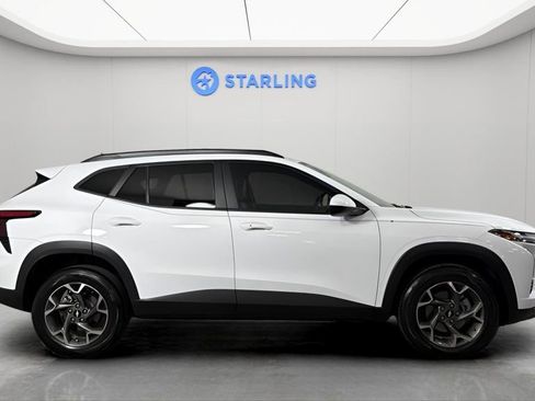 Certified 2025 Chevrolet Trax LT w/ Driver Confidence Package FWD image 12
