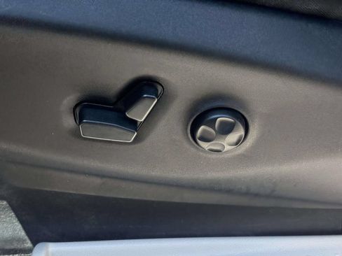 Used 2021 Chrysler Pacifica Touring-L FWD image 18