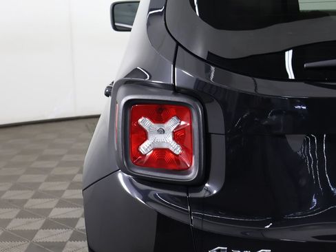 Used 2023 Jeep Renegade Latitude AWD/4WD image 14